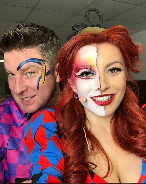 Elena Gheorghe pare să se fi împrietenit cu Pavel Bartoş în culisele unui show din care fac parte amândoi