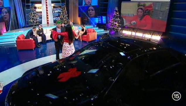 Leo i-a cumpărat Danei o maşină de Moş Nicolae.