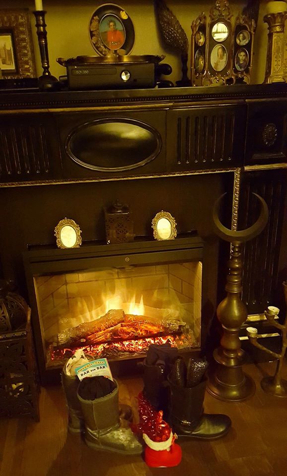 Violeta a primit multe cadouri de Moş Nicolae.