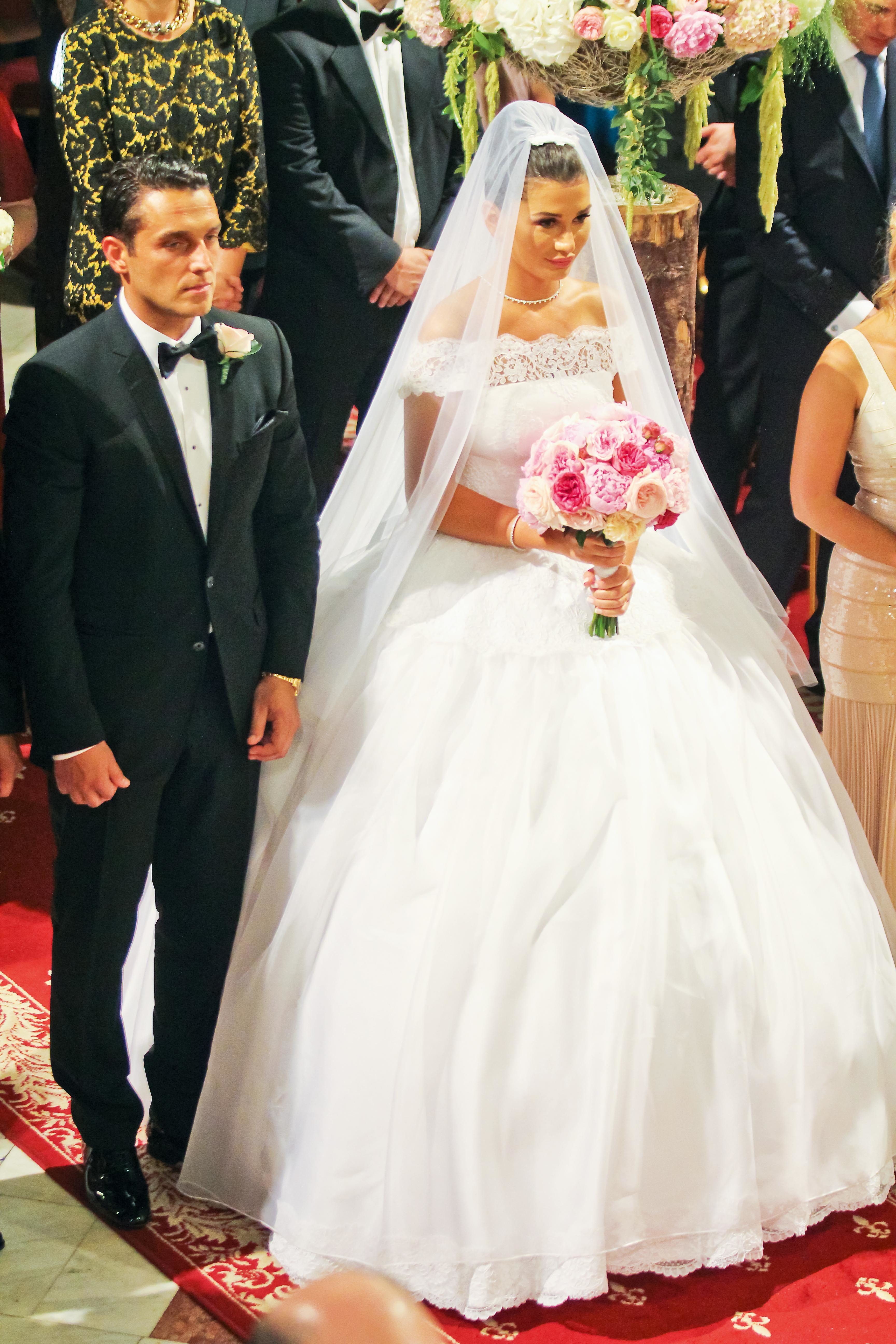 Toată lumea l-a învinovăţit pe Sida pentru divorţ, dar se pare că motivul real ar fi o infidelitate din partea... Elenei Băsescu!