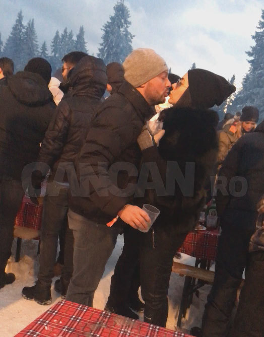 Laurenţiu a sărutat-o scurt pe înlocuitoarea de...naşă