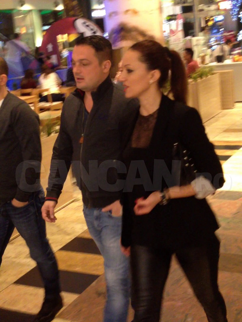 Acum un an, Laurenţiu se afişa cu sora ”năşicii”