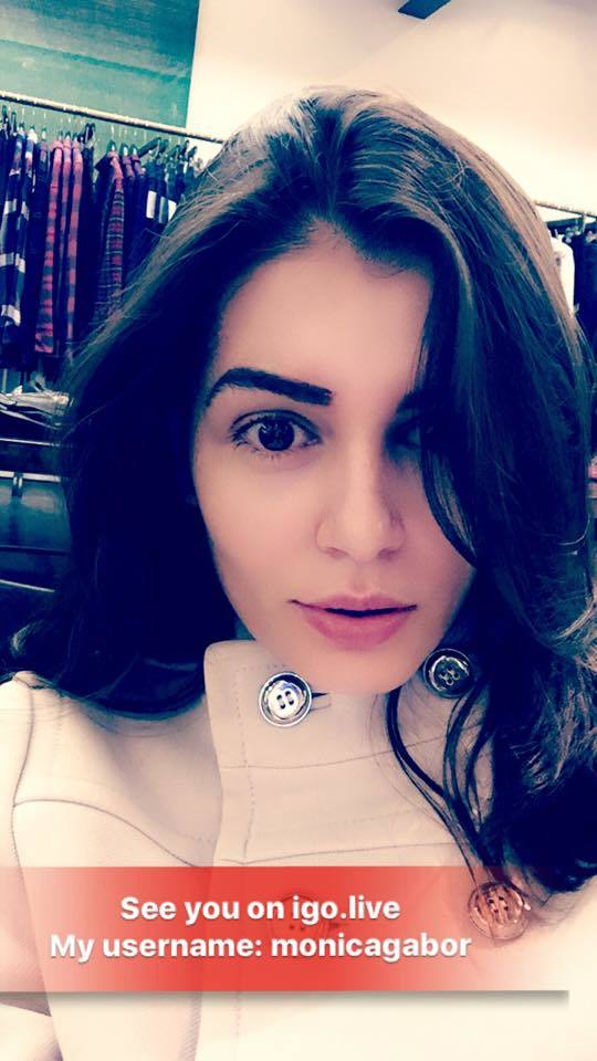 Monica este de nerecunoscut în cea mai recentă imagine, realizată în timpul unui live cu fanii ei.