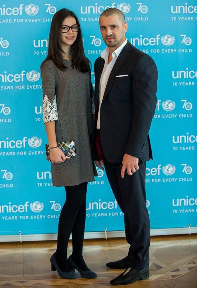 Chit că este pe tocuri, Cleopatra Stratan şi-a depăşit tatăl în înălţime