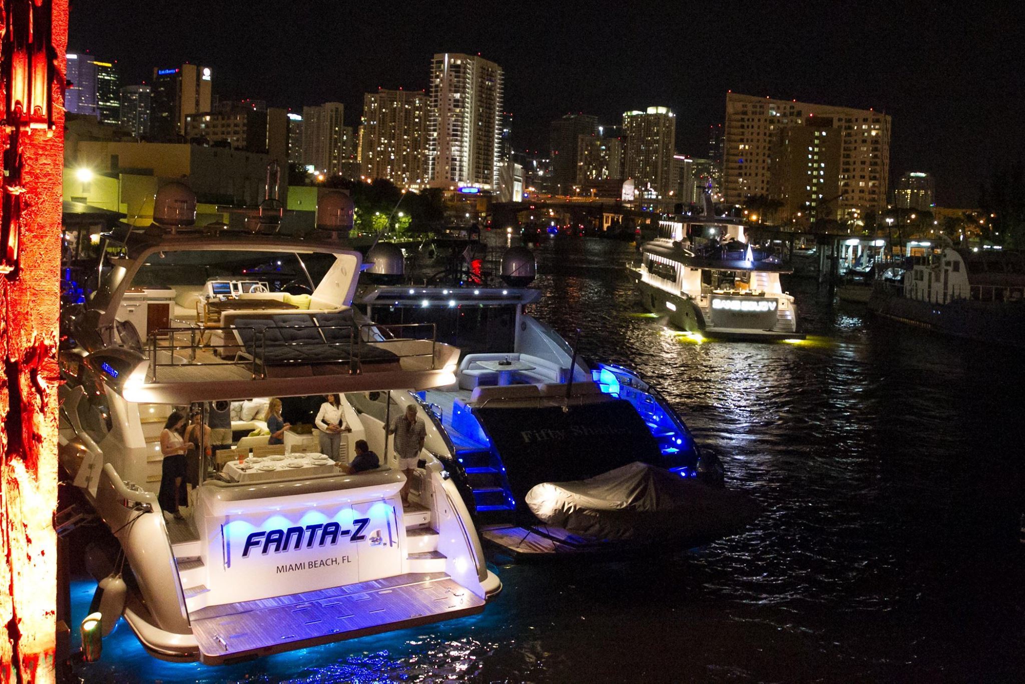 Codin a petrecut într-un local exclusivist din Miami!