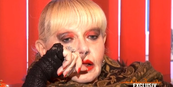 Israela a început să plângă în timpul divorţului.