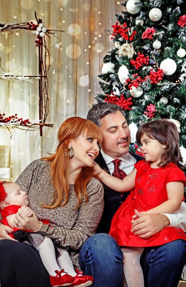 Alina Sorescu şi soţul ei sunt fericiţi alături de cele două fetiţe ale lor.