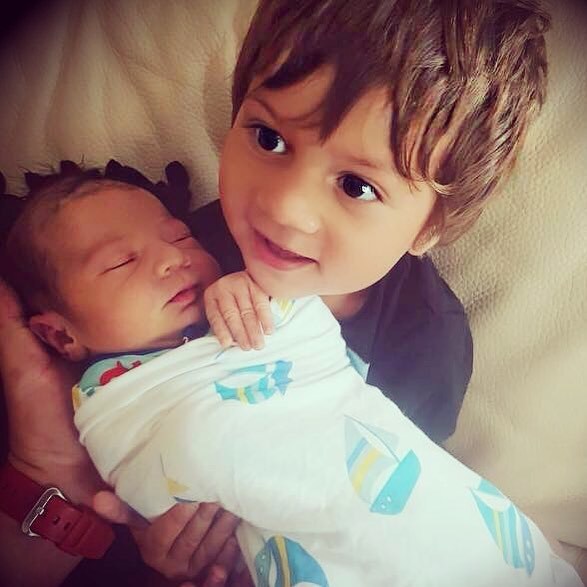 Celia a făcut publică prima imagine cu bebeluşul 