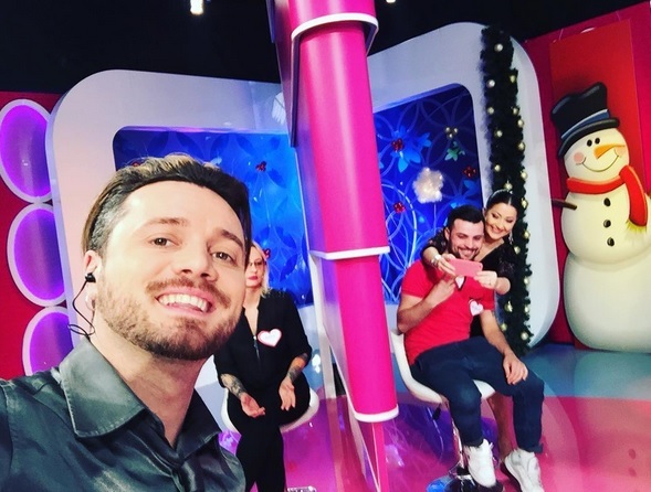 Tavi Clonda şi-a făcut un selfie, iar Gabriela Cristea se poza alături de alt bărbat. 