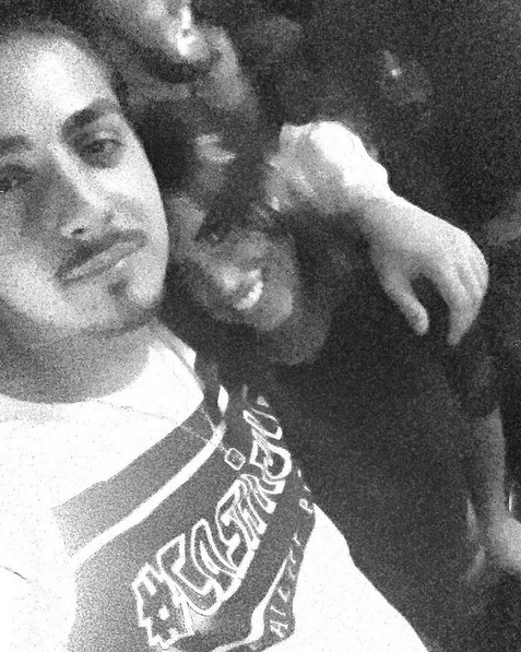 Cruduţa s-a pozat în braţele lui Marco Kalu, iubitul Renatei.