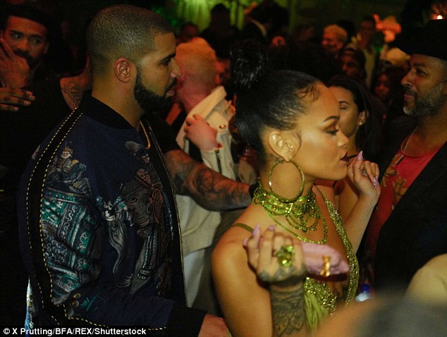 În trecut, Rihanna s-a iubit cu Drake.