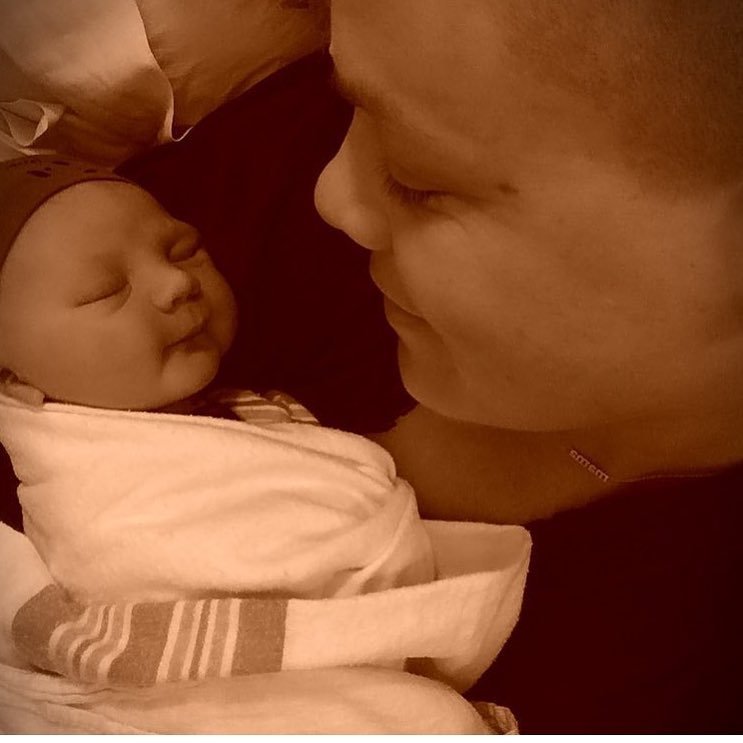 Pink a născut un băieţel.