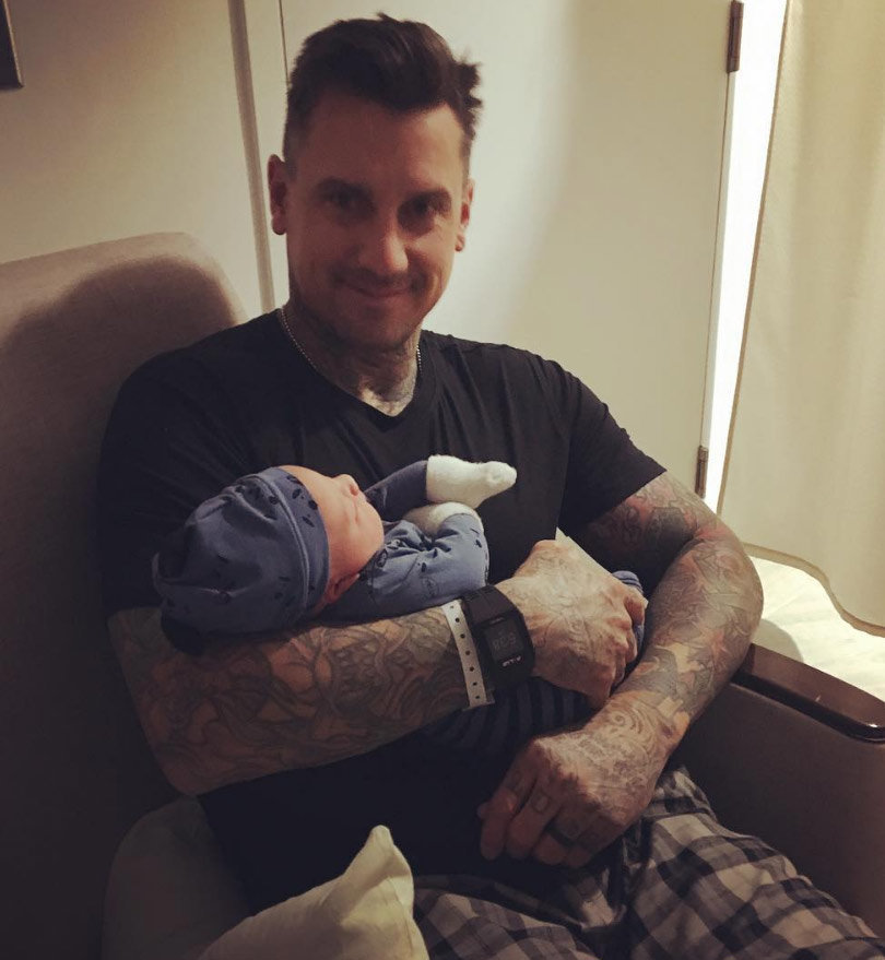 Pink a postat o imagine cu soţul şi băieţul ei.