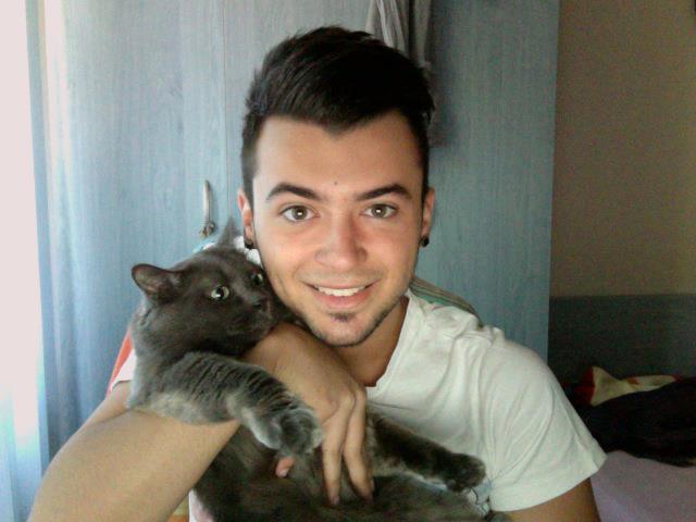 Noni e un mare iubitor de feline