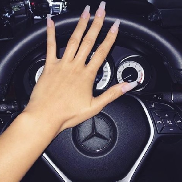 Aleexandra s-a pozat la volanul acestui Mercedes