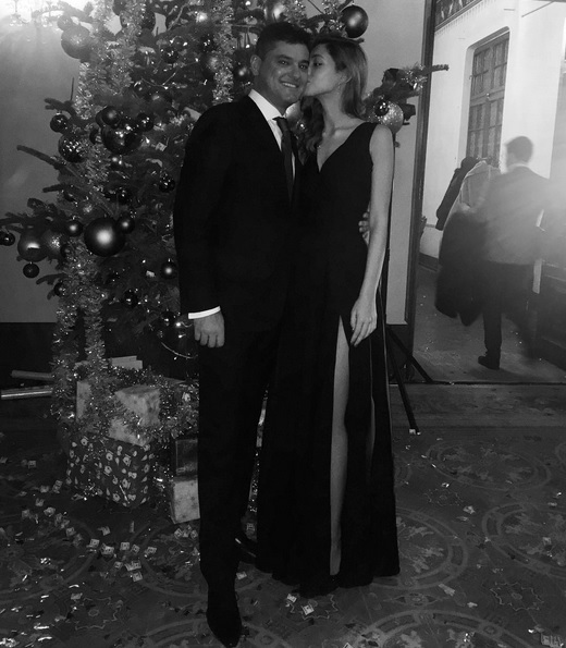 Laura Dincă a îmbrăcat o rochie sexy în noaptea dintre ani