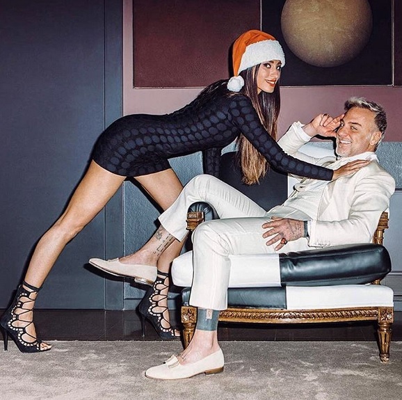 Gianluca a postat o imagine incendiară cu soţia sa.