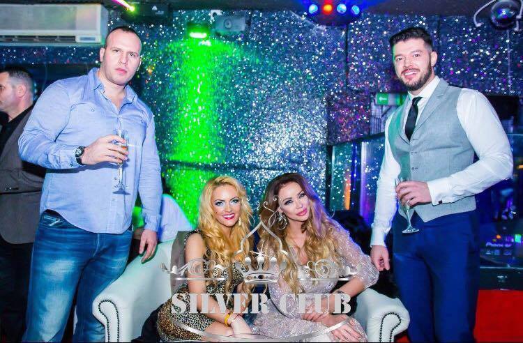 Bianca şi Victor s-au pozat alături de Yohann şi soţia lui