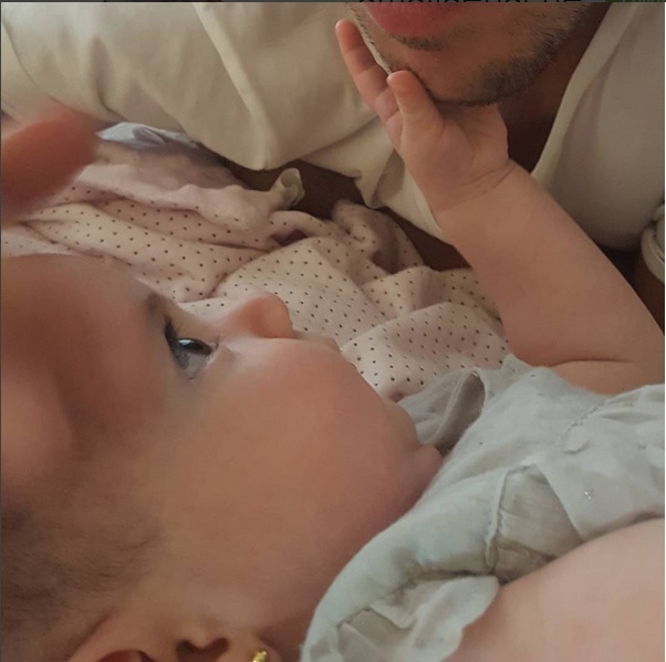 Amalia Enache este în culmea fericirii de când a devenit mămică pentru prima oară.