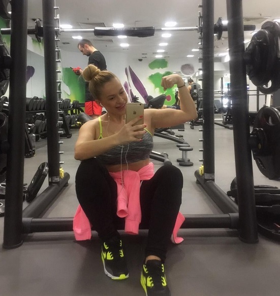 Anda Adam a tras din greu la fiare!