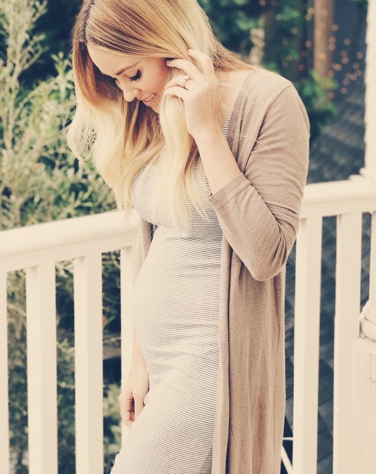 Prima imagine cu burta de gravidă a actriţei