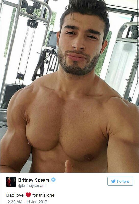 Britney Spears se iubeşte cu acest musculos care a apărut şi în videoclipul ei, „Slumber Party“