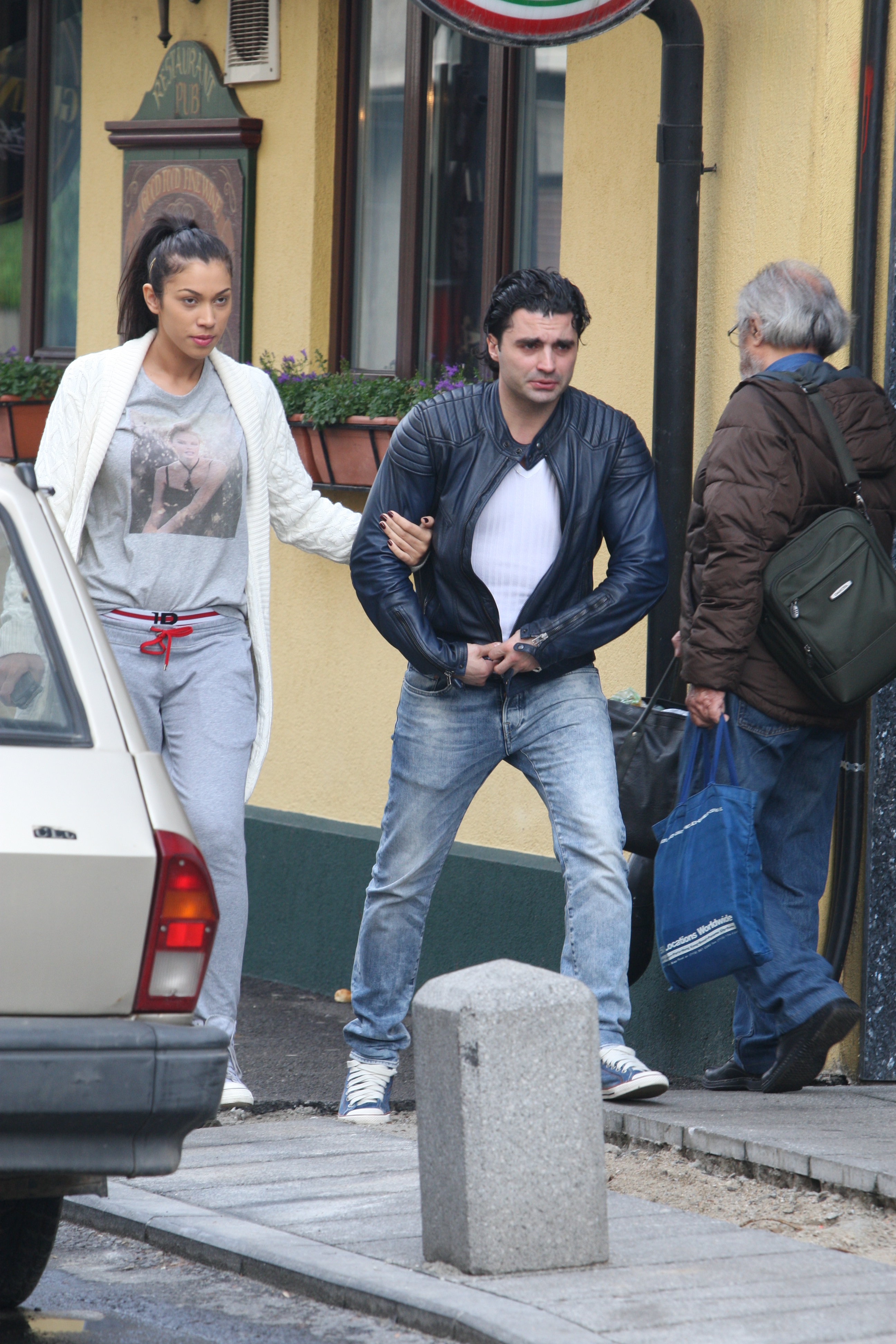 Dupa masa, Pepe a dus-o pe Raluca la o sala de fitness, la care i-a facut abonament