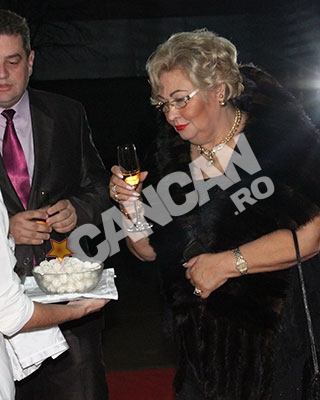 Marioara Zavoranu, primita cu sampanie si bomboane, ca toti invitatii