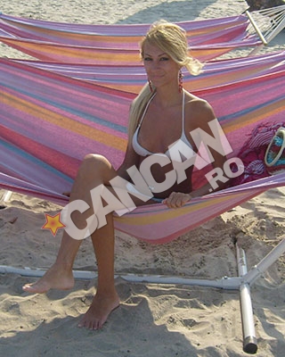 Amintire. La 17 ani, formele blondei nu explodasera inca