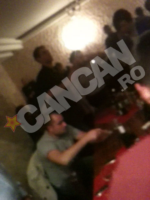 Taxiul o lasa pe asistenta tv in fata clubul de manele