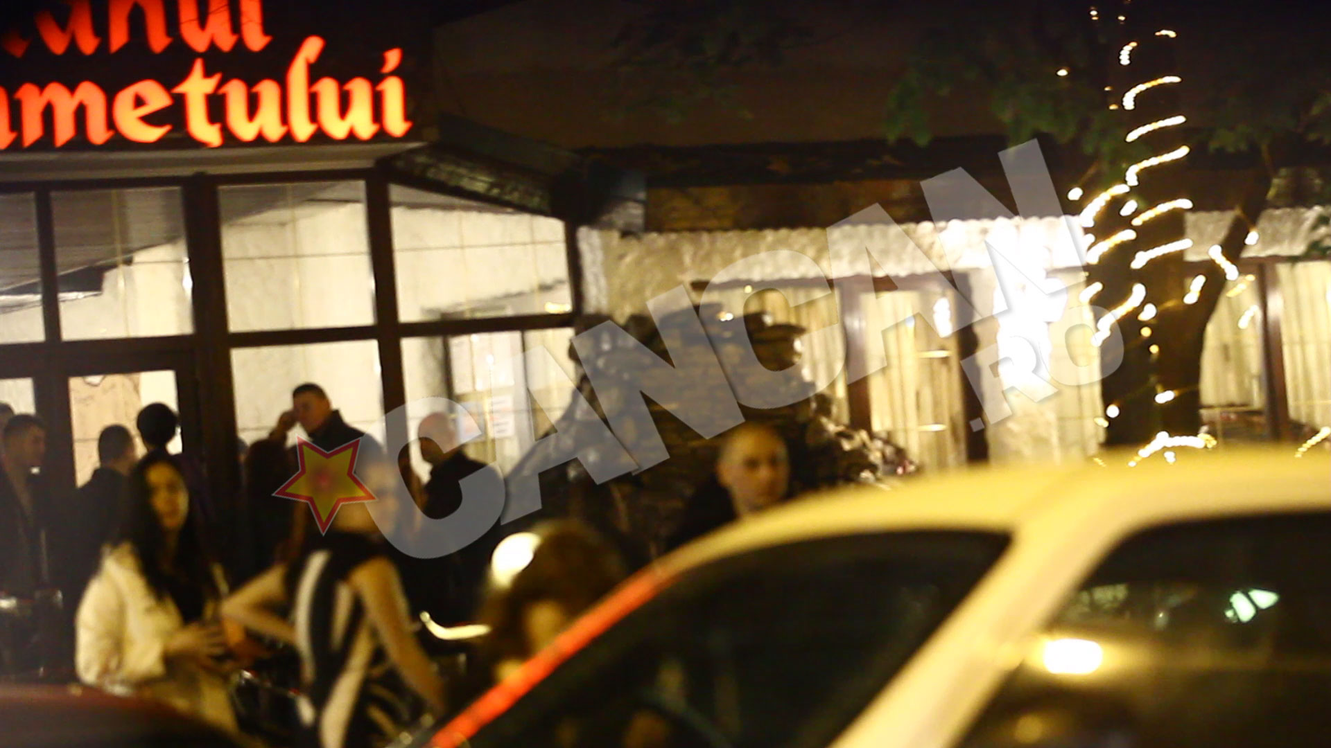 Tanara sta doar doua minute jos, cat sa soarba putin dintr-un pahar