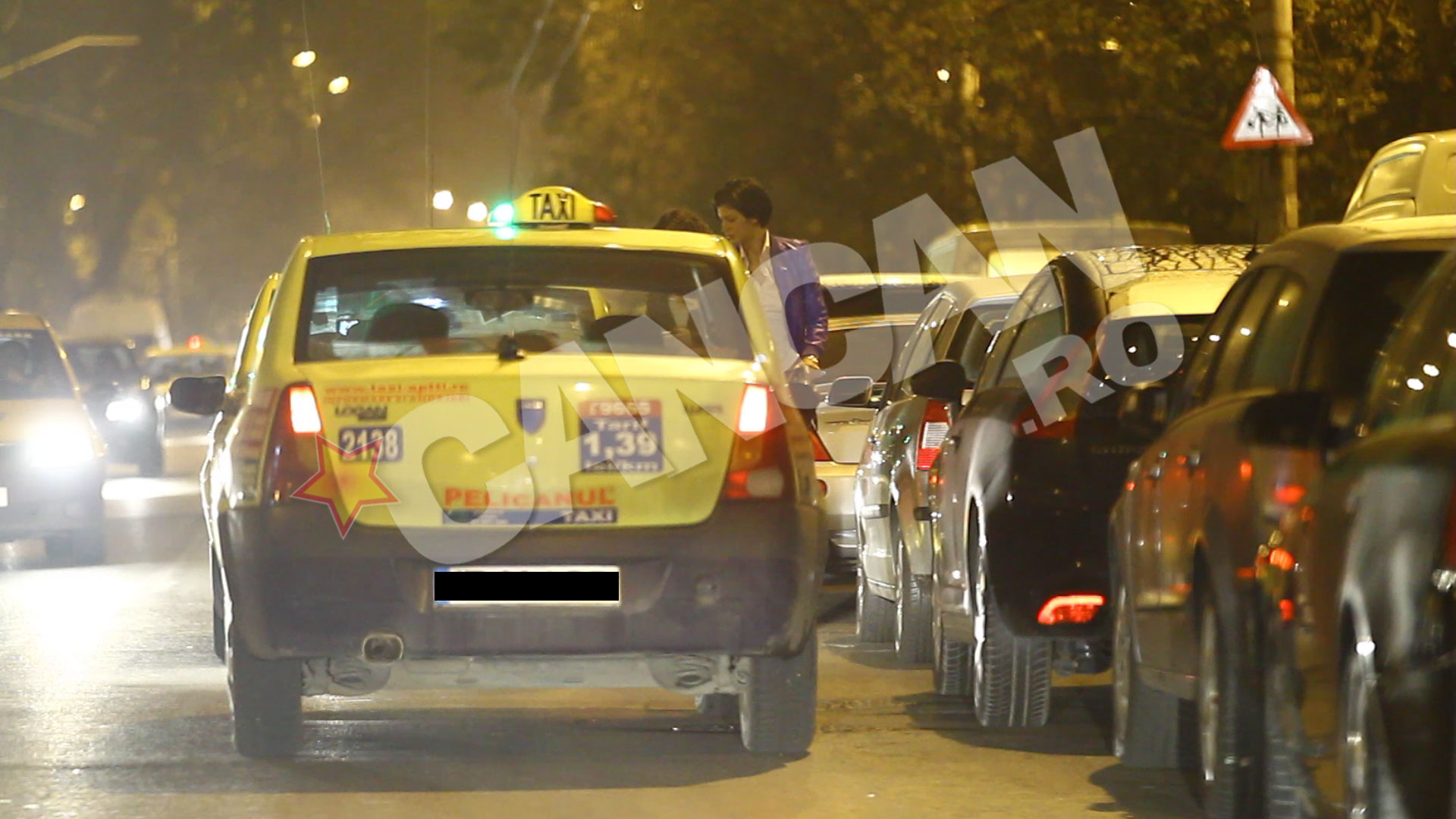 De cum si-a auzit piesa preferata, fosta asistenta TV s-a ridicat si a inceput sa se unduiasca