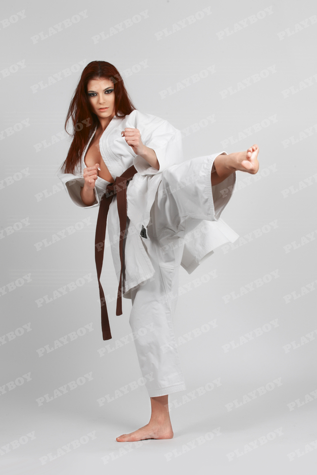 Roscata a facut karate de performanta si detine centura maro, motiv pentru care a ajuns sa nu se mai teama de nimic