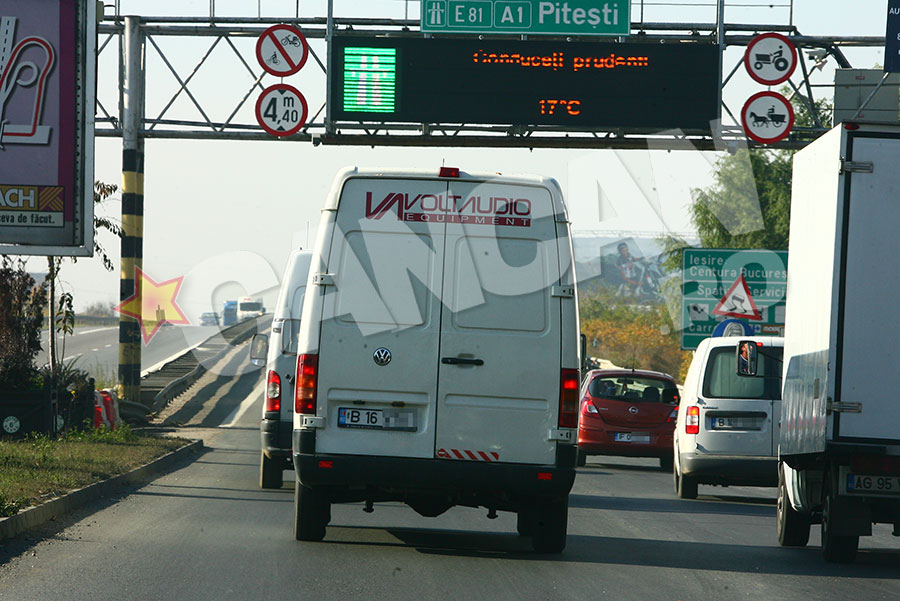 Cu aceasta duba, trupa Voltaj transporta instrumentele in concerte