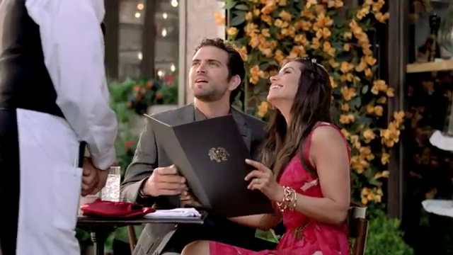 Actiunea spotului publicitar in care Lili este protagonista se petrece la o terasa