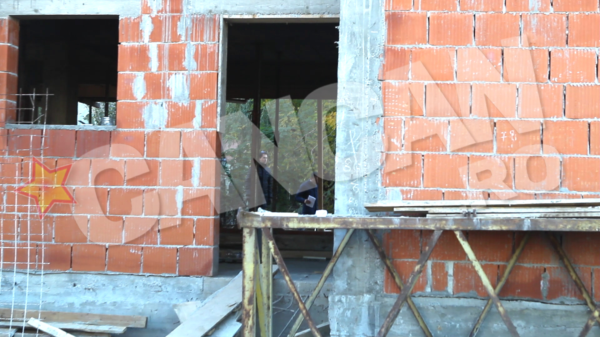 Cantaretul vine deseori pe santier pentru a da indicatii si pentru a se asigura ca totul este lucrat ca la carte