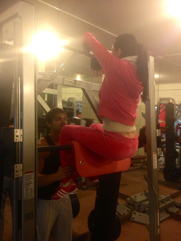 Adelina Pestriţu se duce la sală, dar bagă dulciuri la greu! Vezi cum îşi menţine bruneta silueta! Crezi aşa ceva?