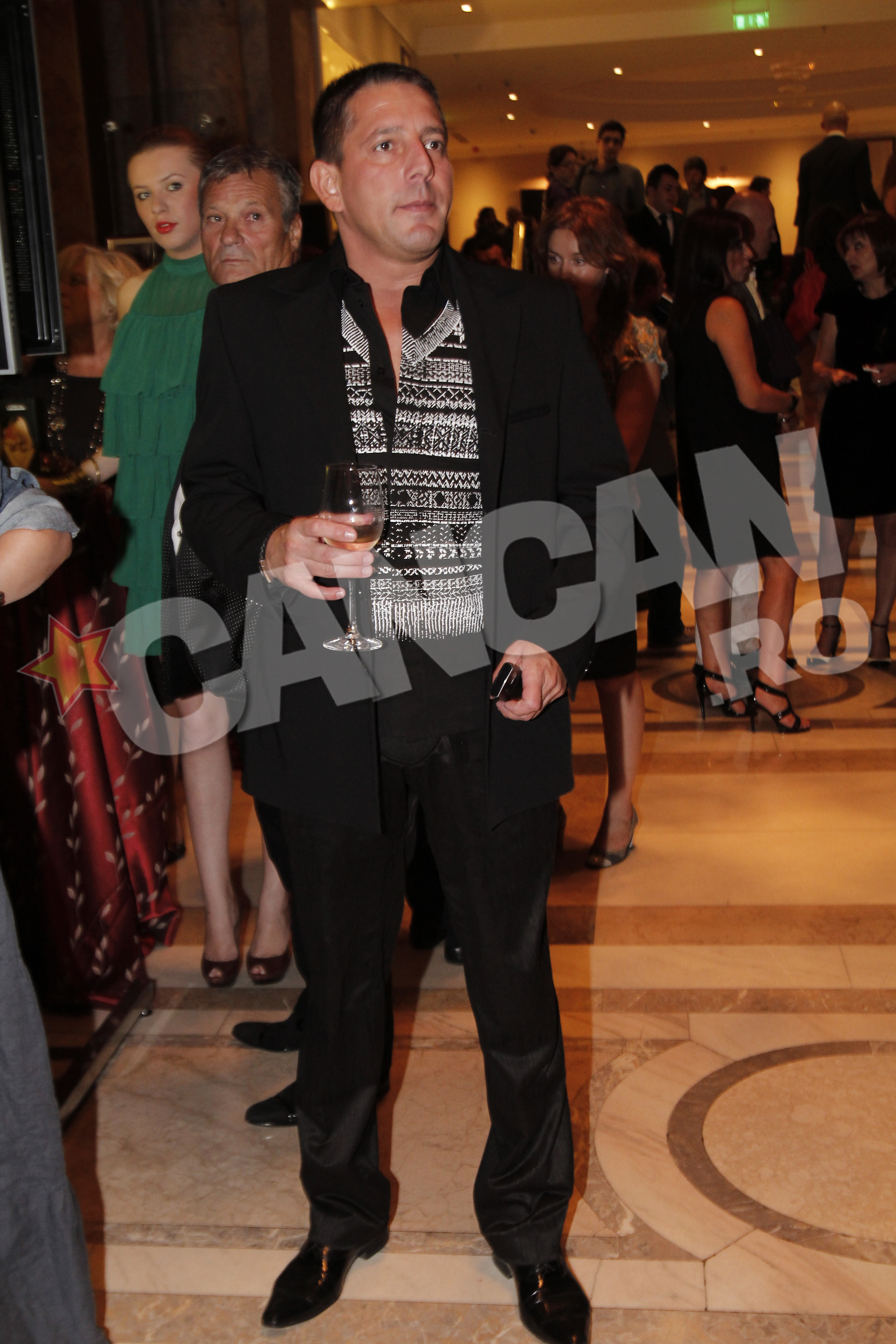 Marculescu a dezvaluit ca a avut o relatie de scurta durata cu Mihaela Constantinescu, dupa despartirea ei de solist