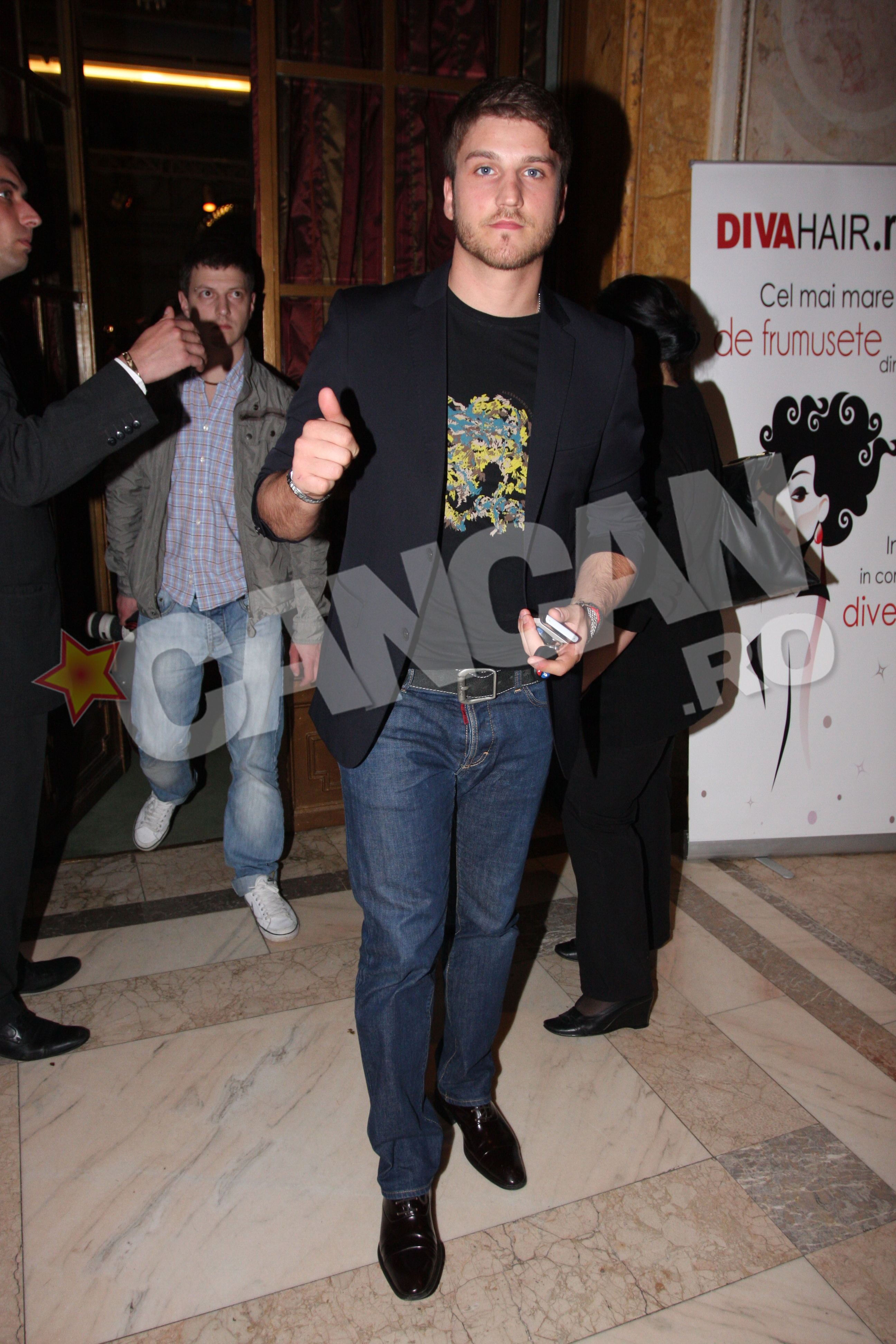 Desi stia ca Mirela Diaconu se intalneste cu Tecau, acest lucru nu l-a impiedicat Andrei Iordache sa se intalneasca cu ea