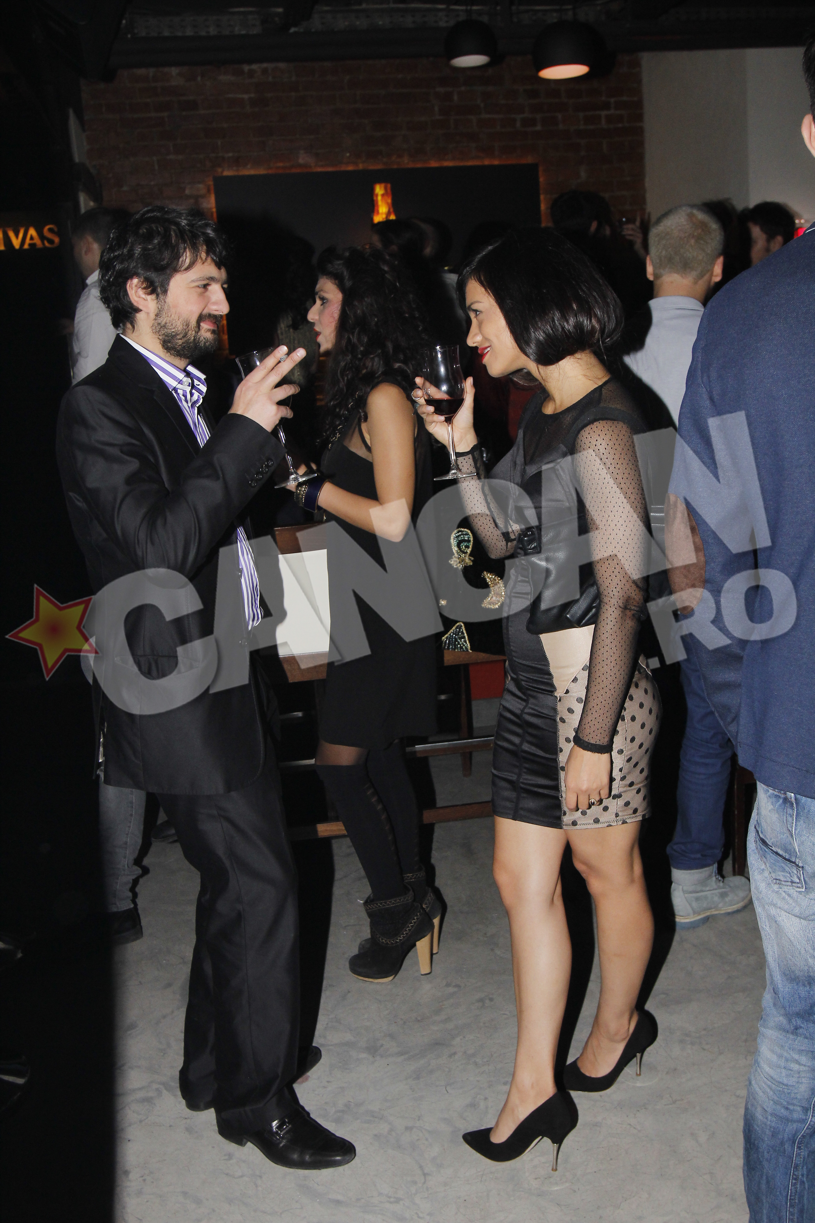 Aylin si sotul sau au dansat cu paharul in mana