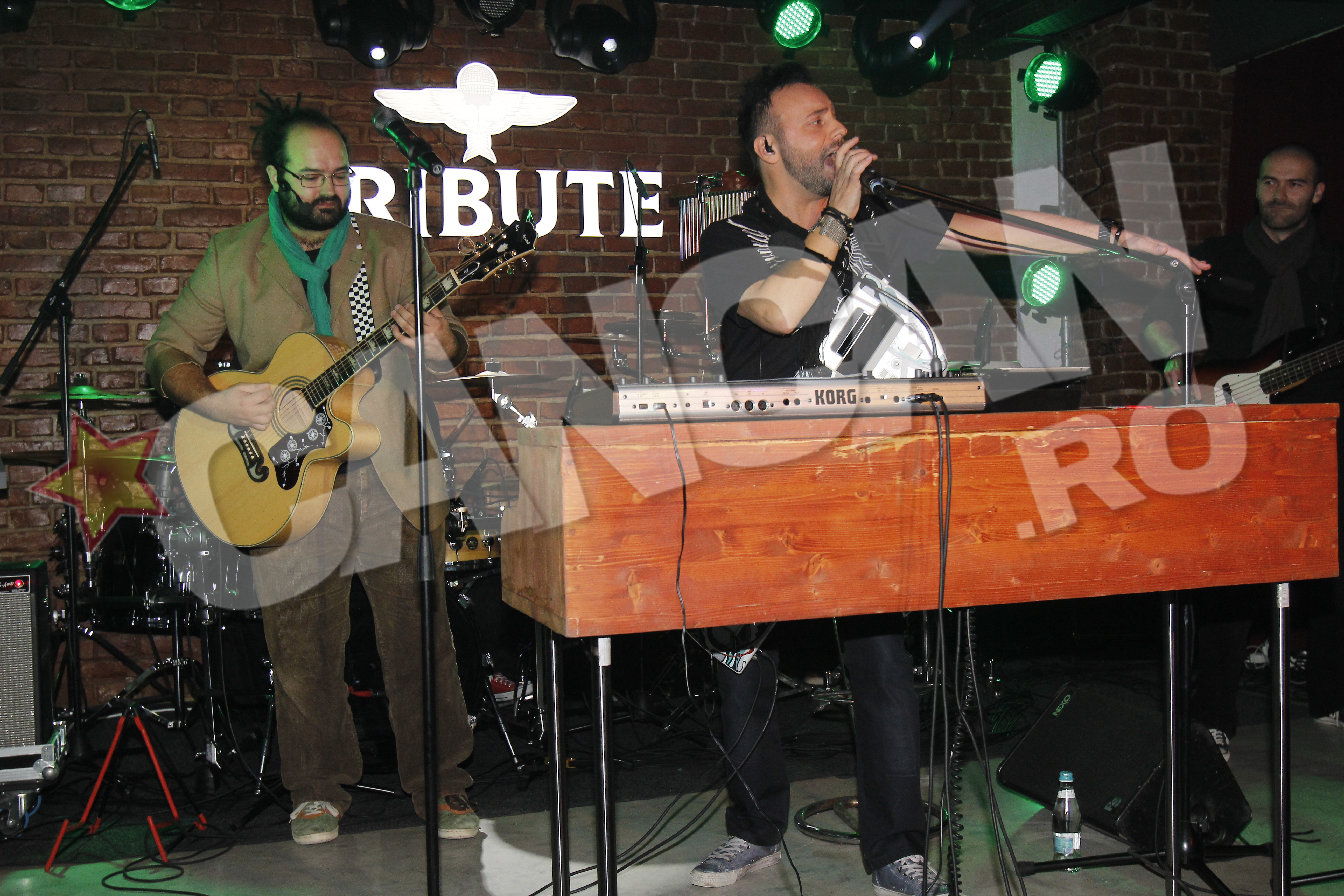 Vizi a cantat alaturi de Ovi mai multe piese, schimband rolurile intre ei