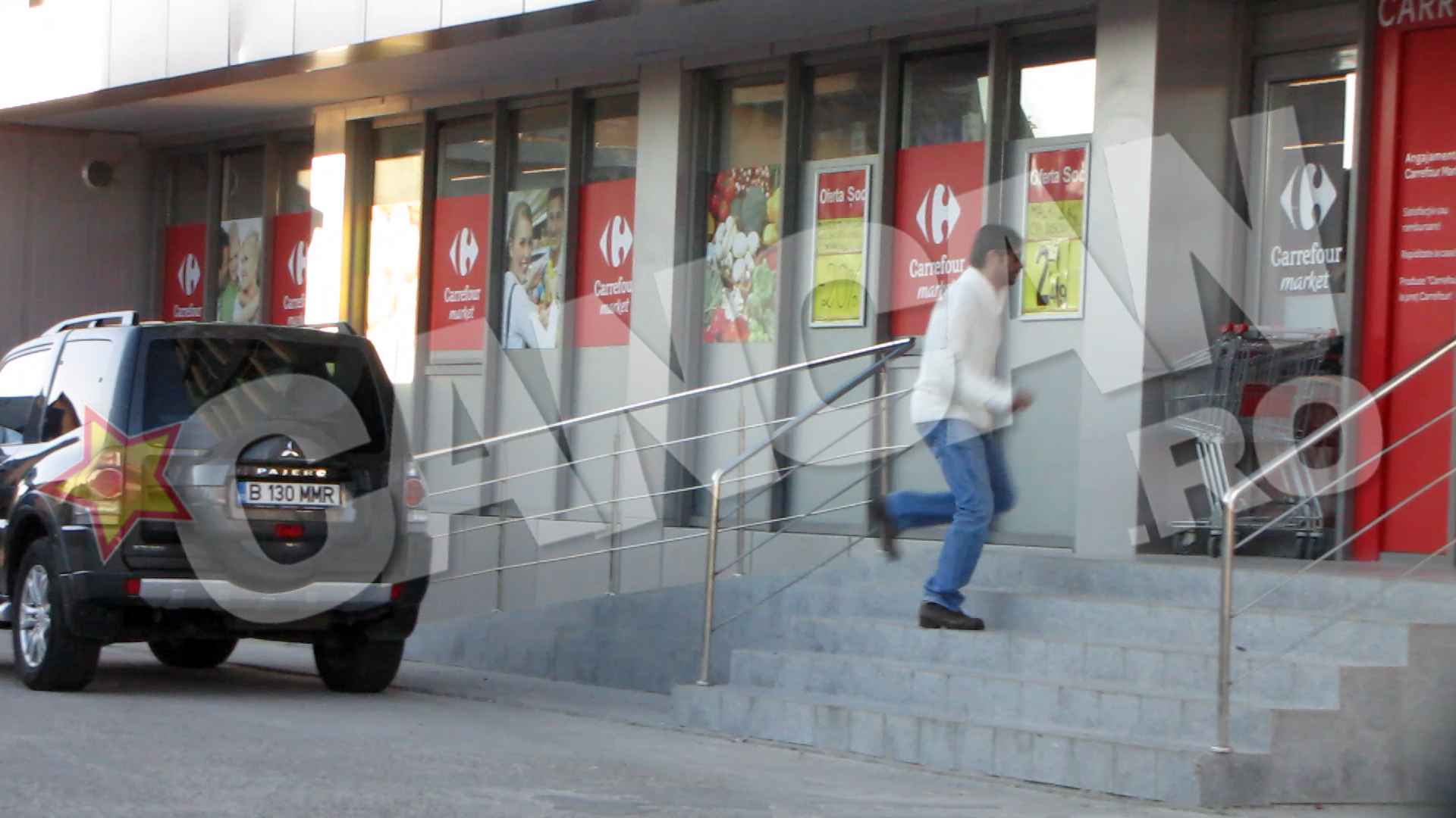 Radu opreste la un supermarket pentru a cumpara de-ale gurii