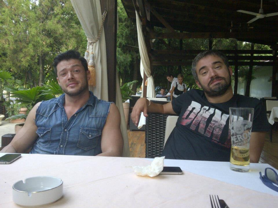 Victor Slav, extrem de supărat de despărţirea de Anda! Vezi cum a reacţionat prezentatorul pe reţelele de socializare!