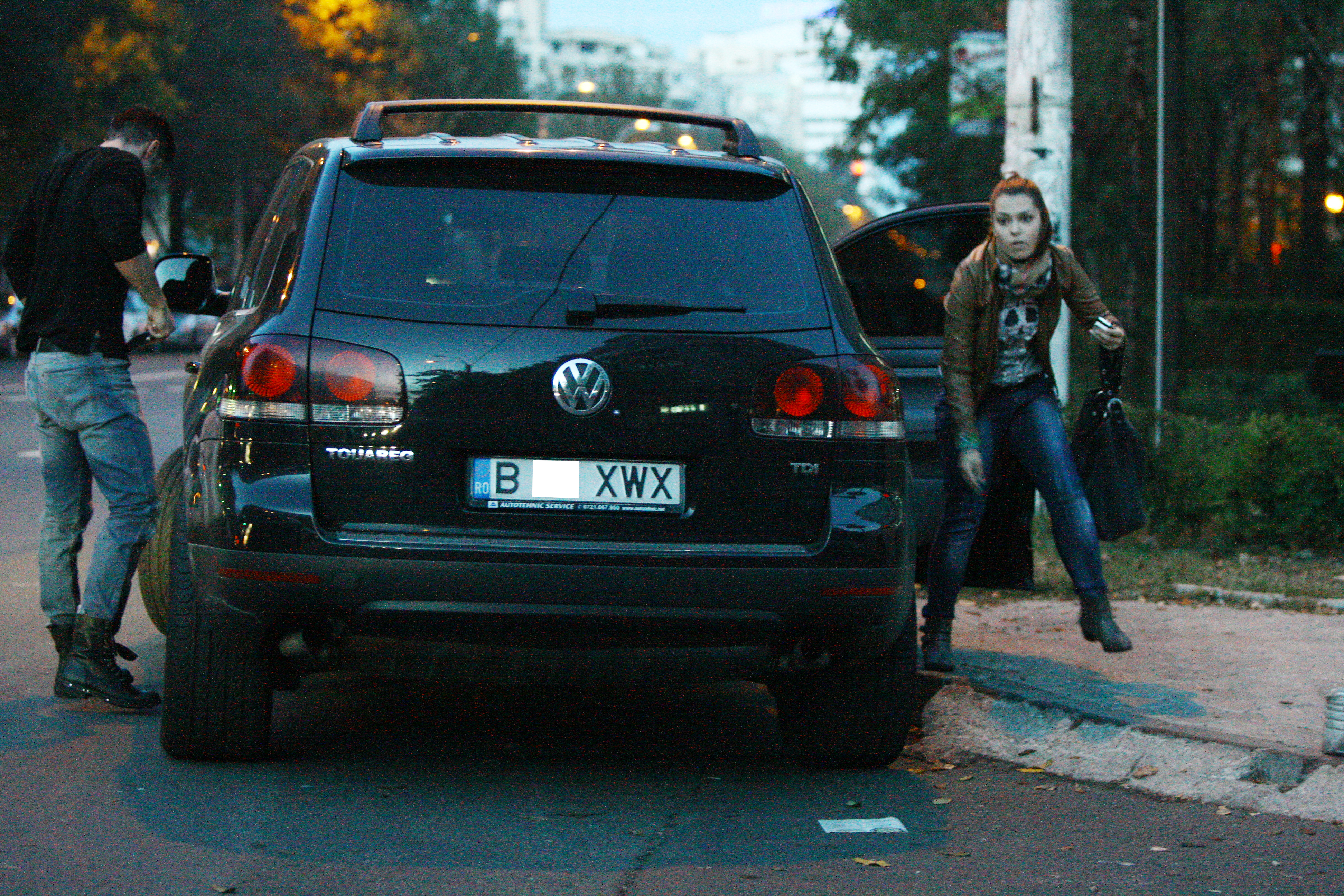 Saptamana trecuta, Victor Slav si-a cautat un apartament de inchiriat, in compania unei tinere misterioase