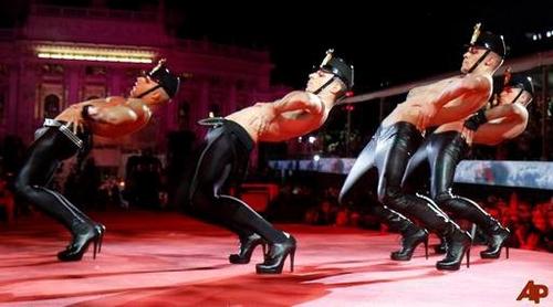 Onorariul lor este de 15.000 de euro