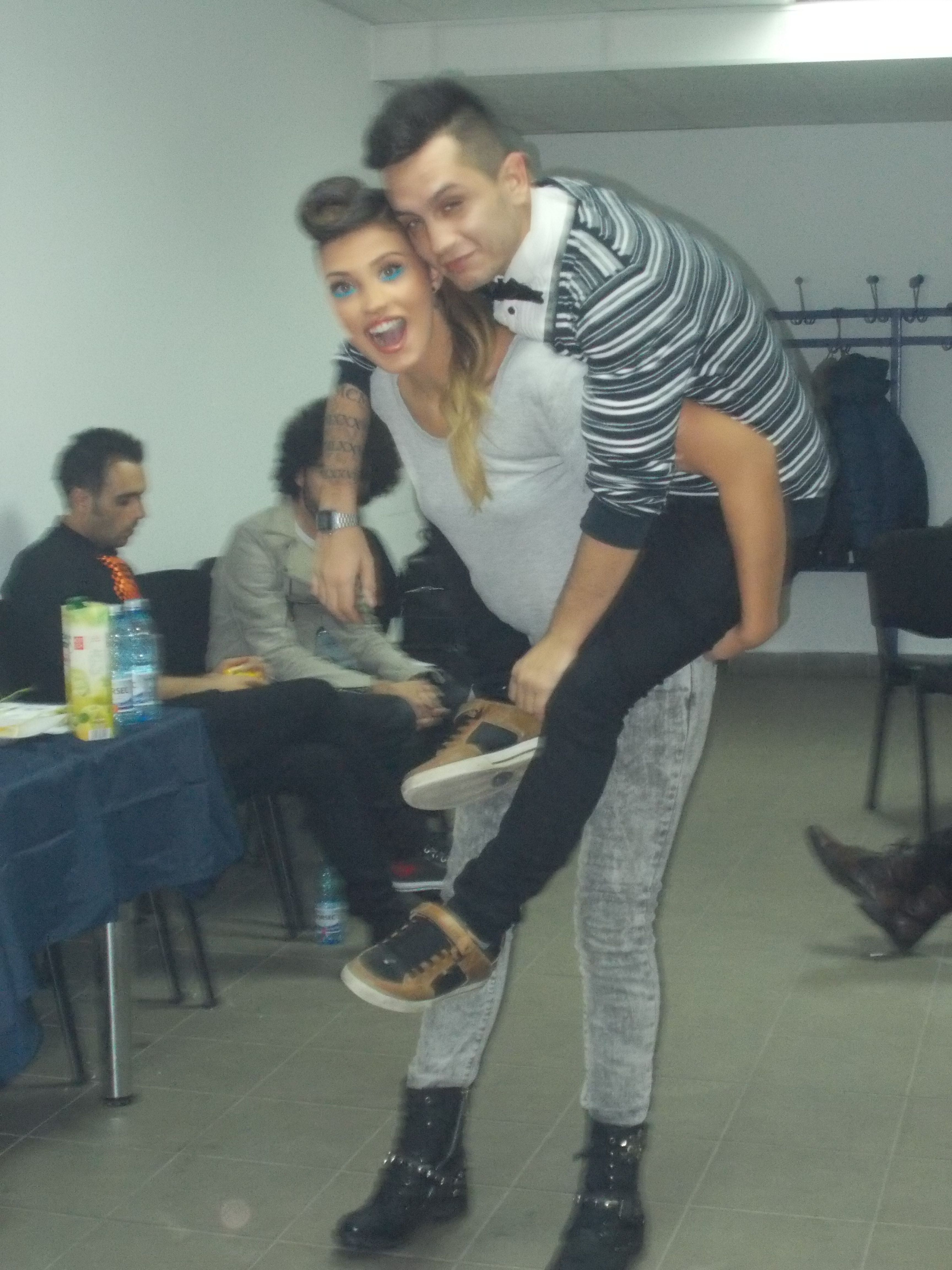 Cu o miscare abila, Antonia si-a louat dansatorul in carca