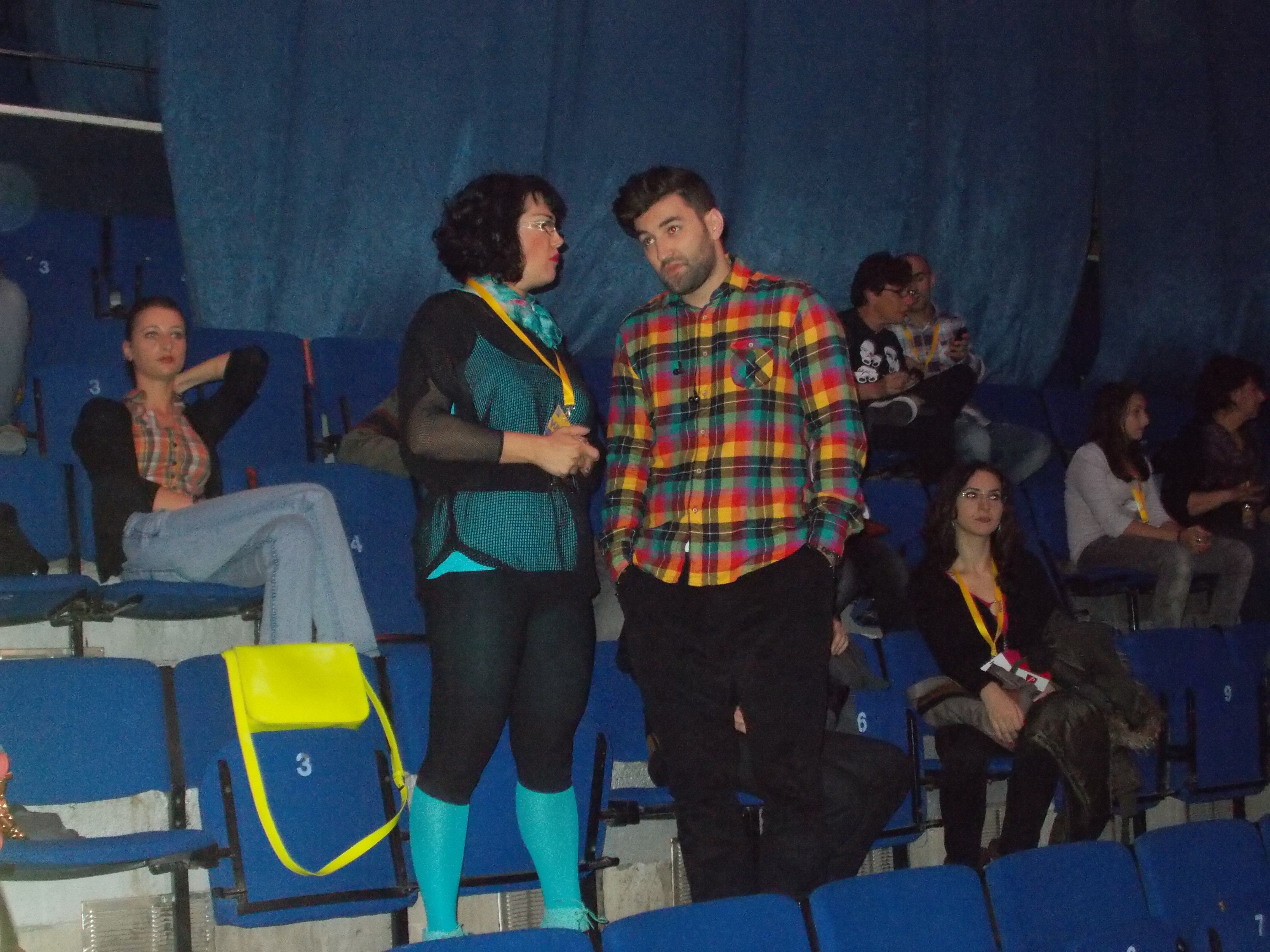 Dupa ce a cantat, Smiley a ramas in culise ca sa urmareasca spectacolul