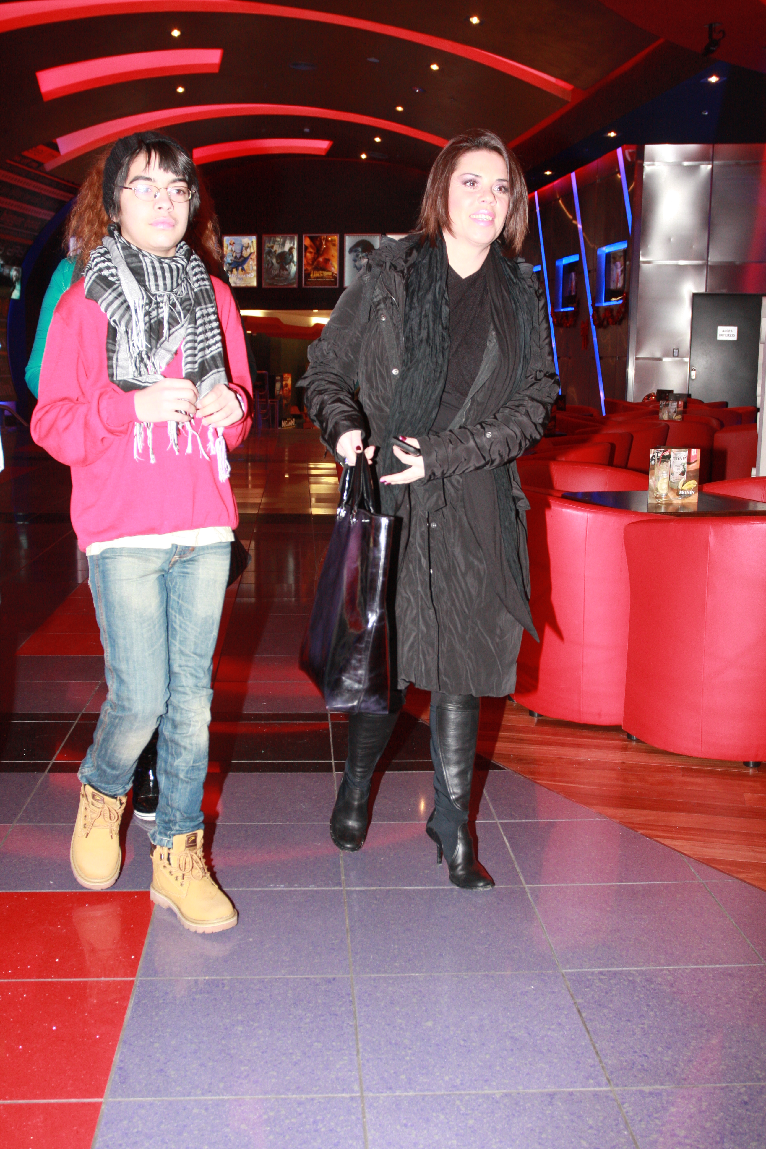 Cele mai curajoase! Ele sunt vedetele noastre care au adoptat un copil! Le admiri sau nu?