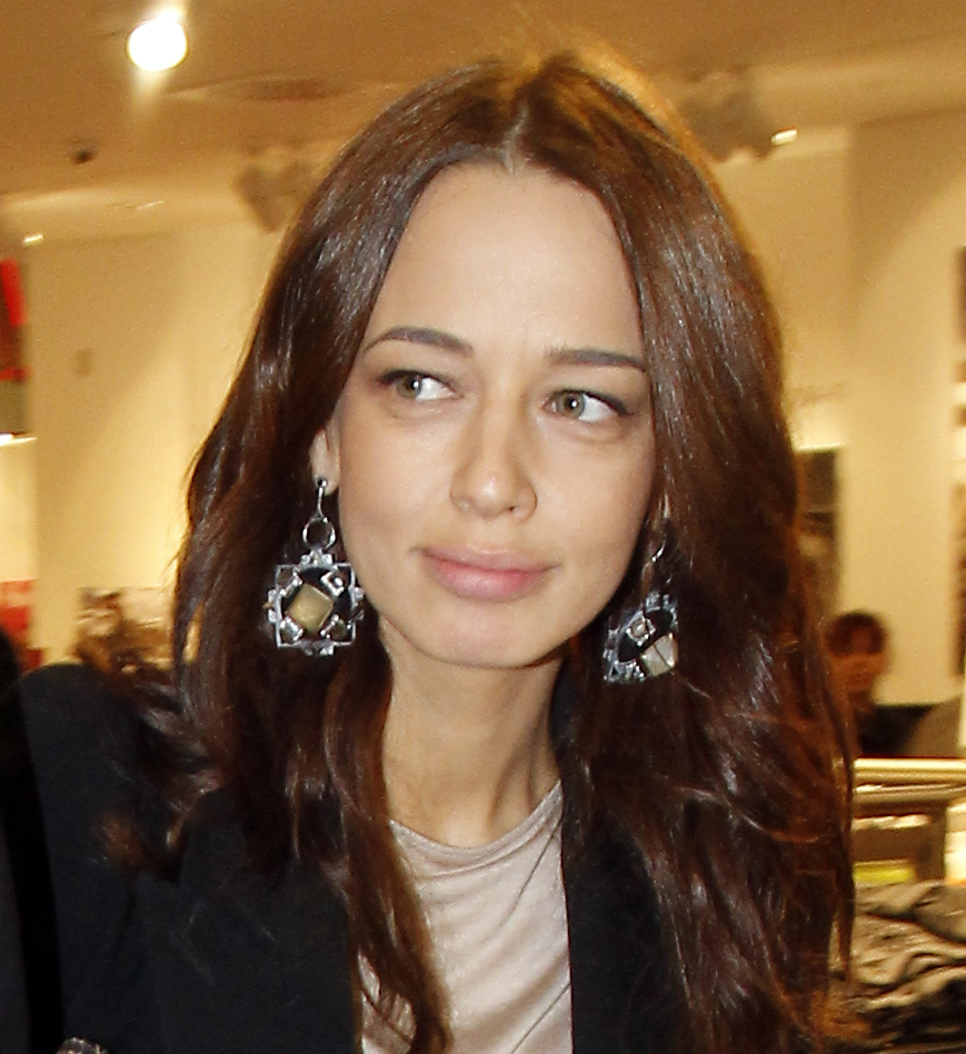 Vedeta a zambit tot timpul in compania iubitului ei, fara sa-i pese de micile defecte de la nivelul fetei