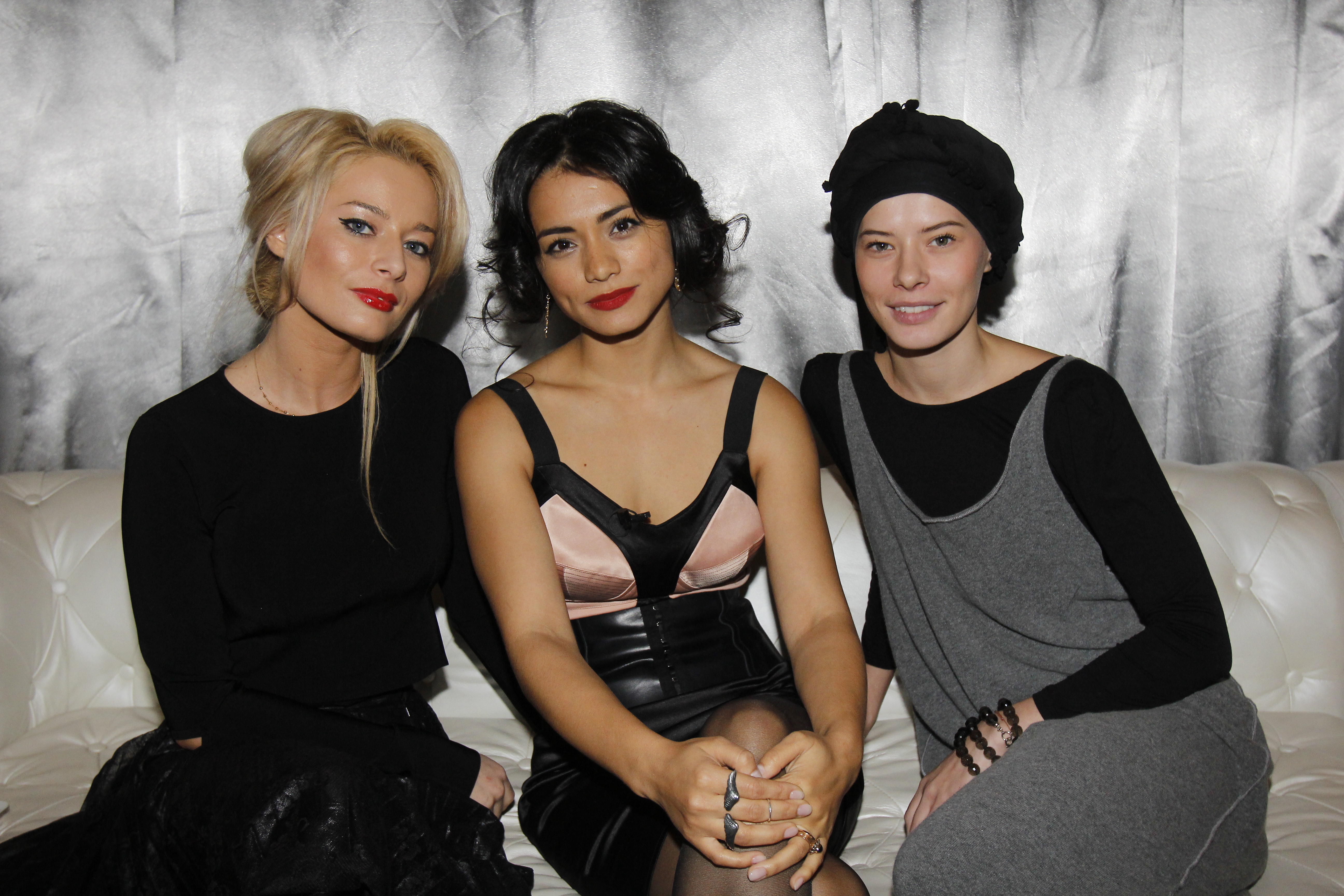 Aylin si Cosoi s-au sarutat si cu Crina Semciuc in filmul 